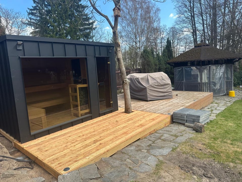POGO dom nad Narwią - 4 sypialnie, duża sauna, balia, pomost, plac zabaw Villa in Masovian Voivodeship