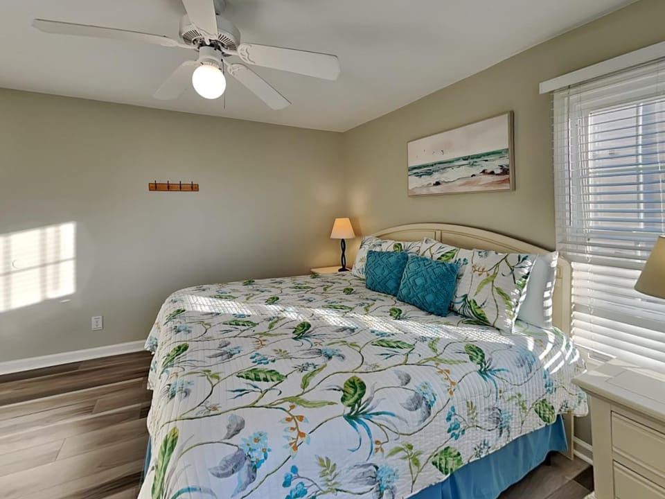 Dolphin Watch 08 by Tybee Vacation Rentals House in Tybee Island