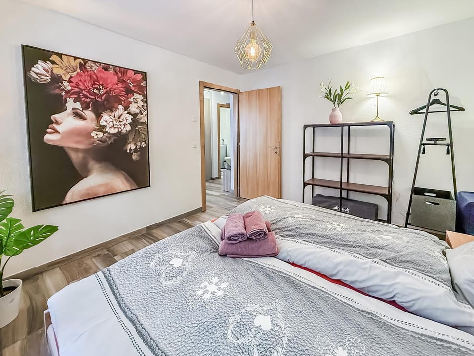 Bed, Photo of the whole room, Decorative detail, Bedroom, towels