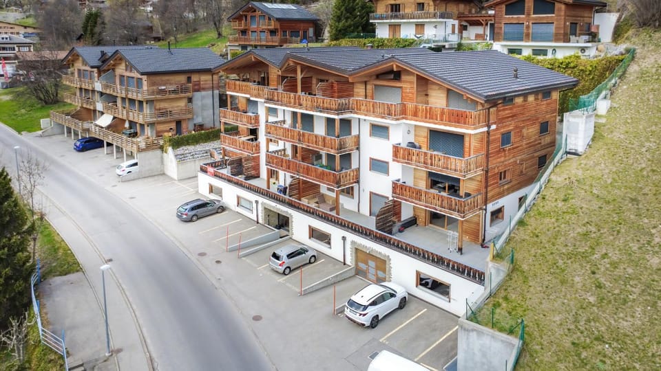 Property building, Spring, Day, Neighbourhood, Bird's eye view, View (from property/room), Balcony/Terrace, City view, Street view, Location, Parking