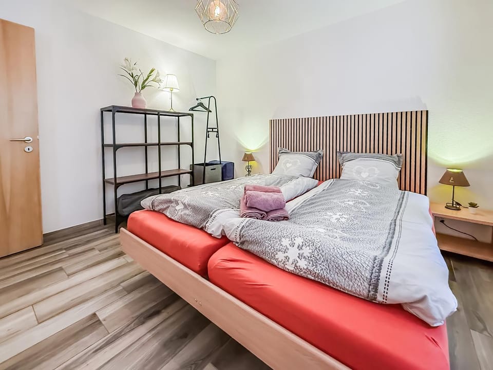 Bed, Photo of the whole room, wardrobe