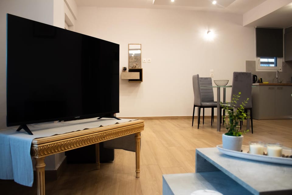 Communal lounge/ TV room, TV and multimedia, Kitchen or kitchenette, Dining area, Evening entertainment