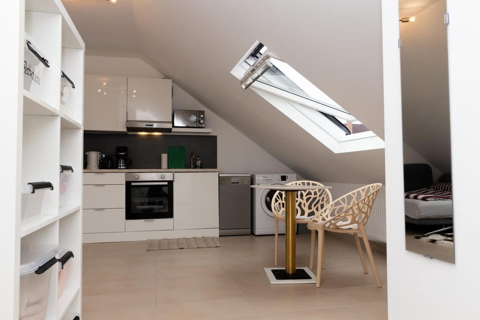 Kitchen or kitchenette, Seating area, Dining area, oven, stove, toaster