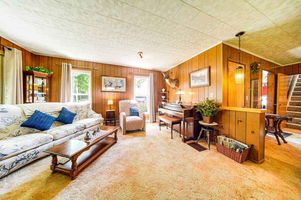 Country Home with Fishing Ponds Near Canadohta Lake House in Allegheny River