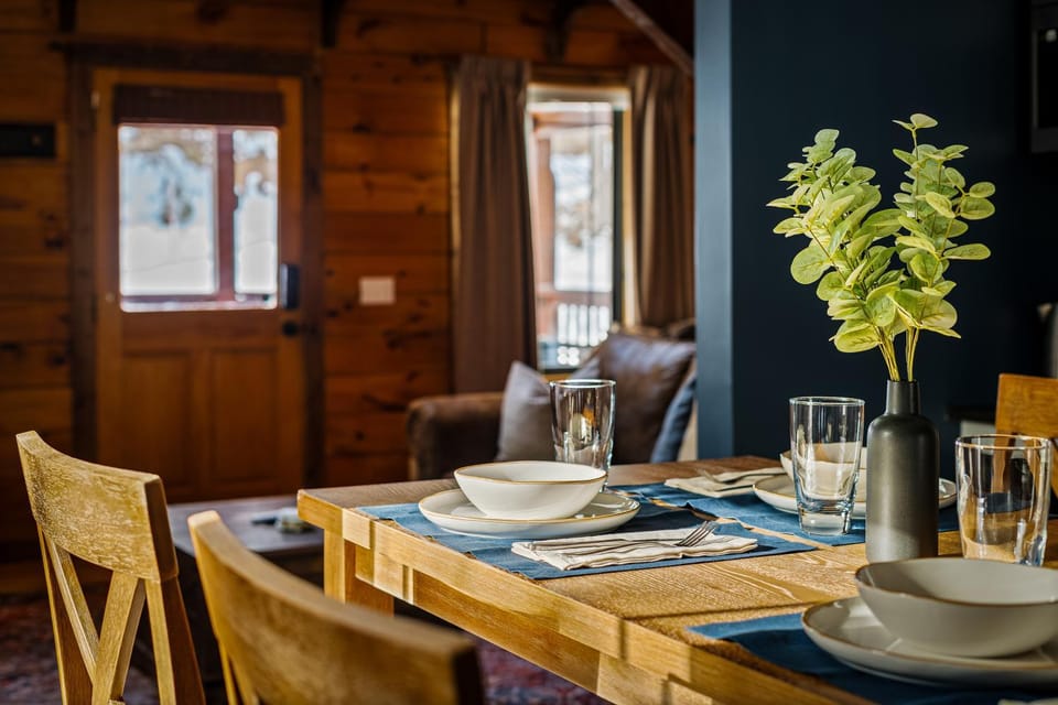 Seating area, Dining area