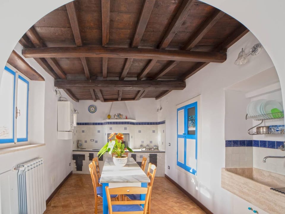 Dining area, kitchen