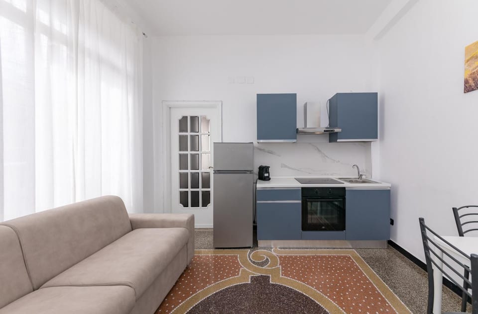 Kitchen or kitchenette, Living room, Seating area, Dining area, oven, stove