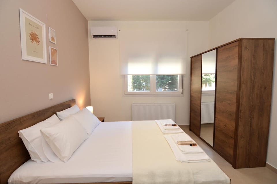 Bed, Bedroom, wardrobe, air conditioner