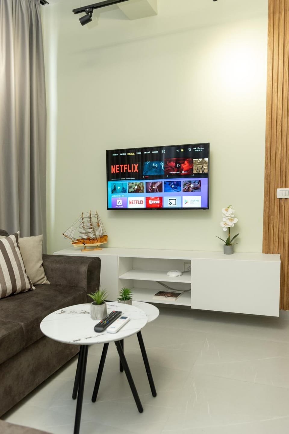 TV and multimedia, Living room, Seating area