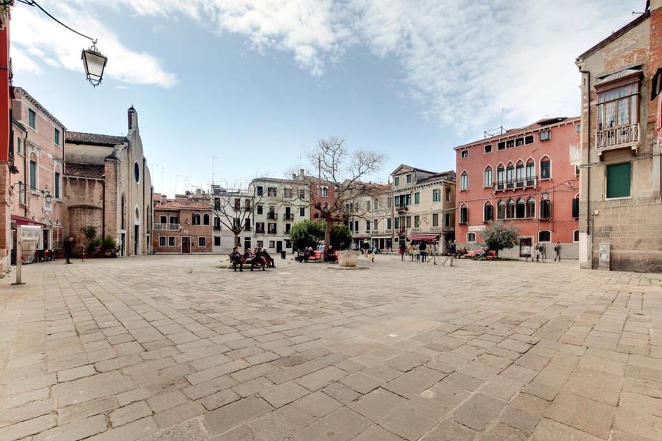 Nearby landmark, Restaurant/places to eat, Neighbourhood, Shopping Area