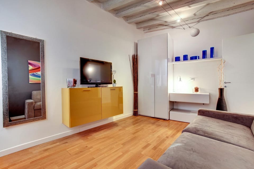 Communal lounge/ TV room, Living room, Seating area