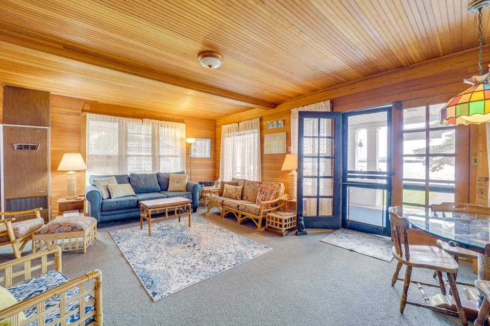 Waterfront Alanson Cottage w/ Dock & Lake Access! House in Oden