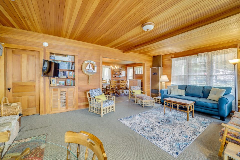 Waterfront Alanson Cottage w/ Dock & Lake Access! House in Oden