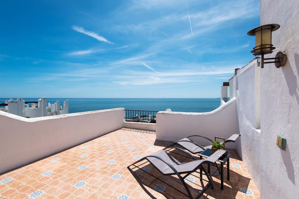 View (from property/room), Balcony/Terrace, Sea view, sunbed