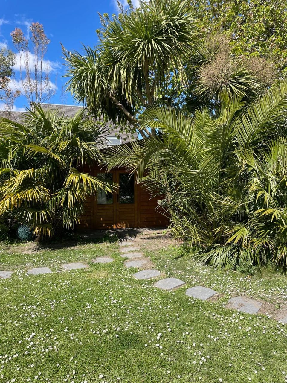 Chalet dans jardin privatif Bed and Breakfast in Caen