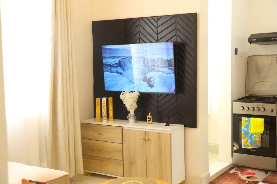 Communal lounge/ TV room, TV and multimedia, Evening entertainment