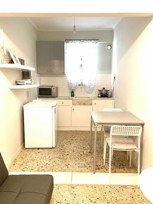 Bauhaus Studio-semi basement studio Apartment in Athens
