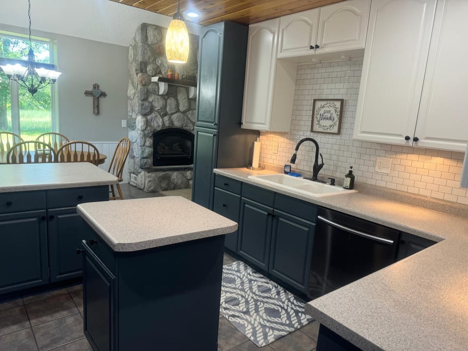 The River Condos Hot Tub Fireplace Family & Pet Friendly River Front 2 to 6 bedroom condos dock Campground/ 
RV Resort in Minnesota