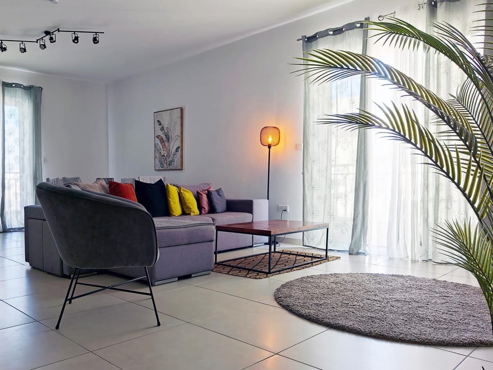 Living room, Decorative detail, Seating area