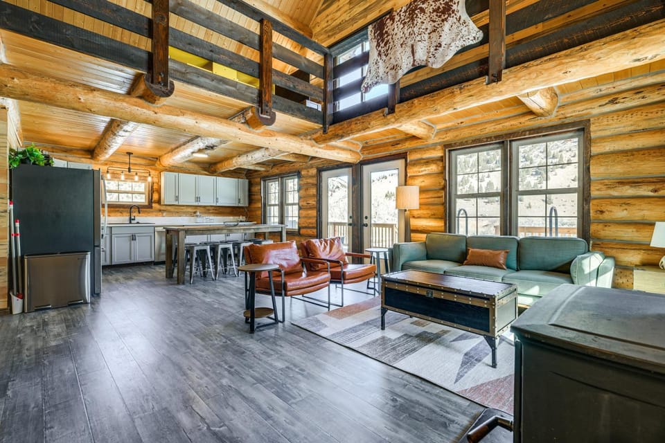 Riverfront Montana Log Cabin w/ Mountain Views! Cabin in Divide