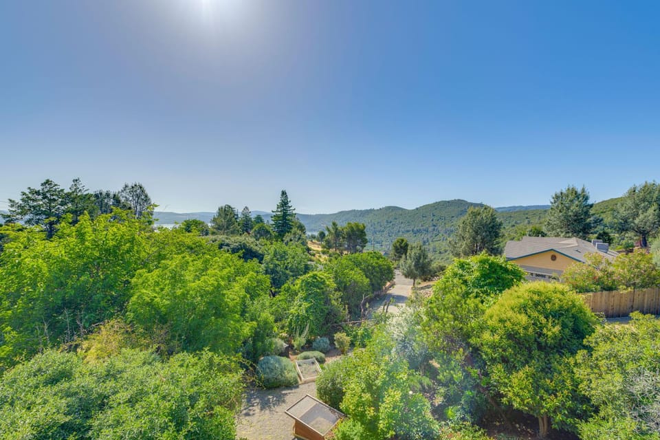 Kelseyville Home w/ Deck & Clear Lake Views! House in Clear Lake