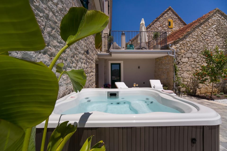 Day, Hot Tub