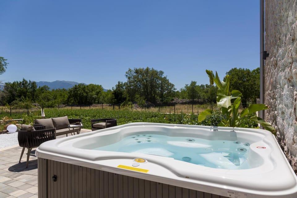 Day, Hot Tub