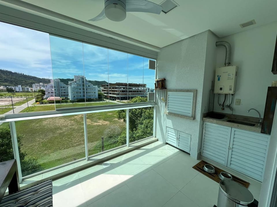 cód 125 - Apartamento amplo, a 80 metros do mar Apartment in Florianopolis