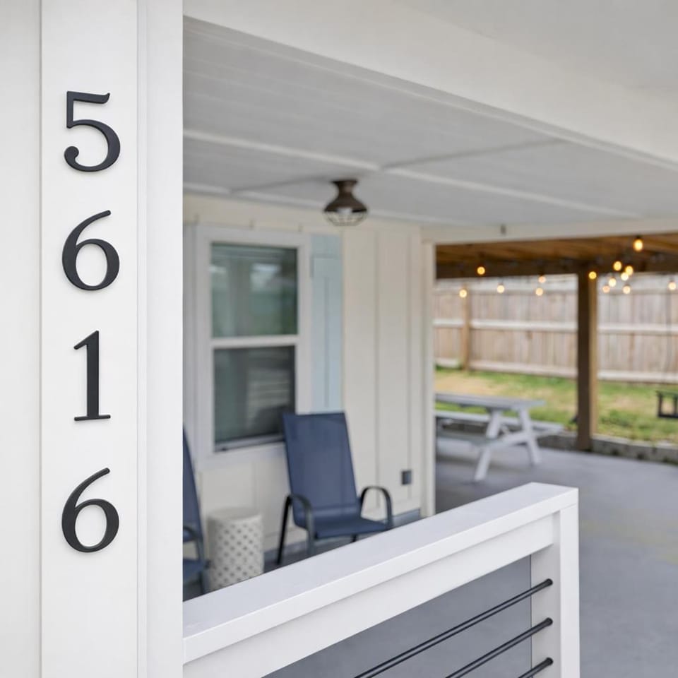 Patio, Facade/entrance