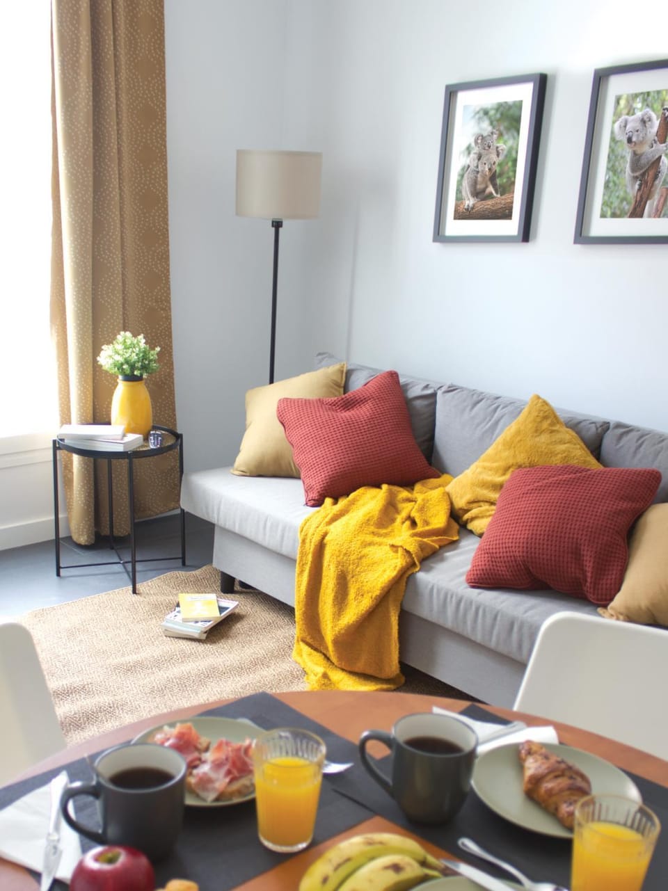 Living room, Seating area, Dining area