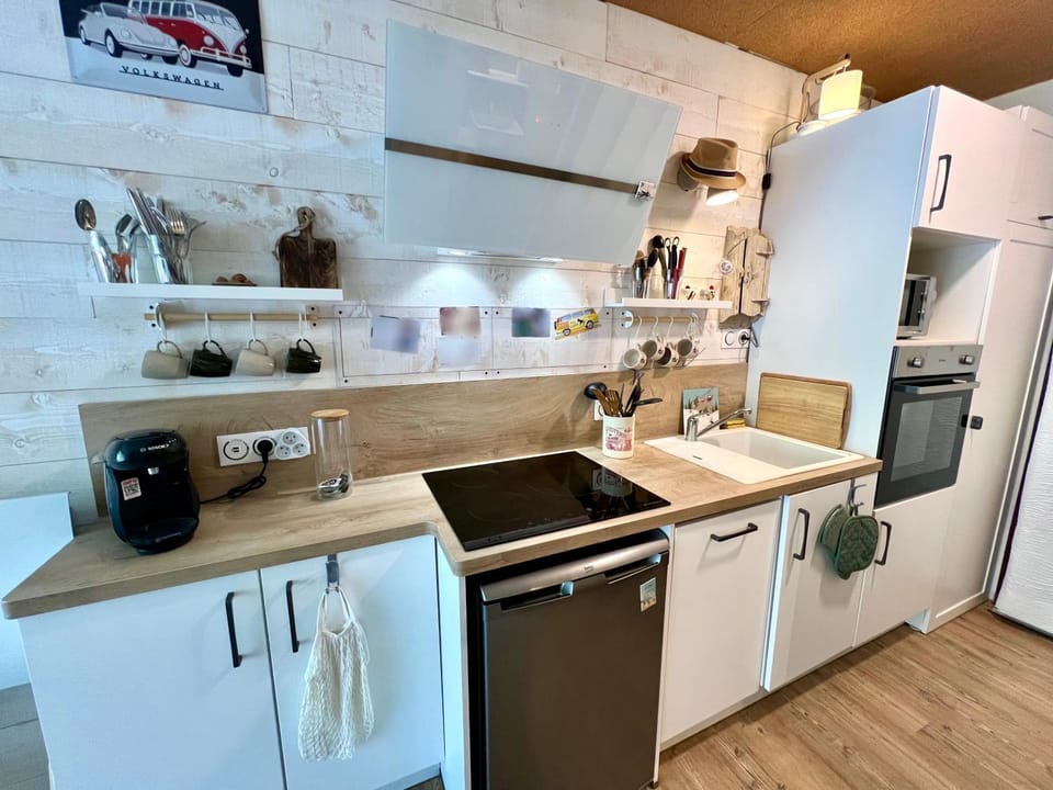Kitchen or kitchenette, dishwasher, oven, stove, toaster