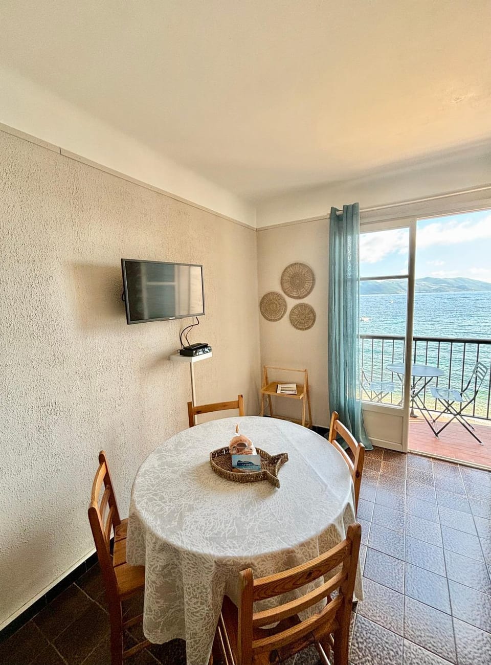 TV and multimedia, Dining area