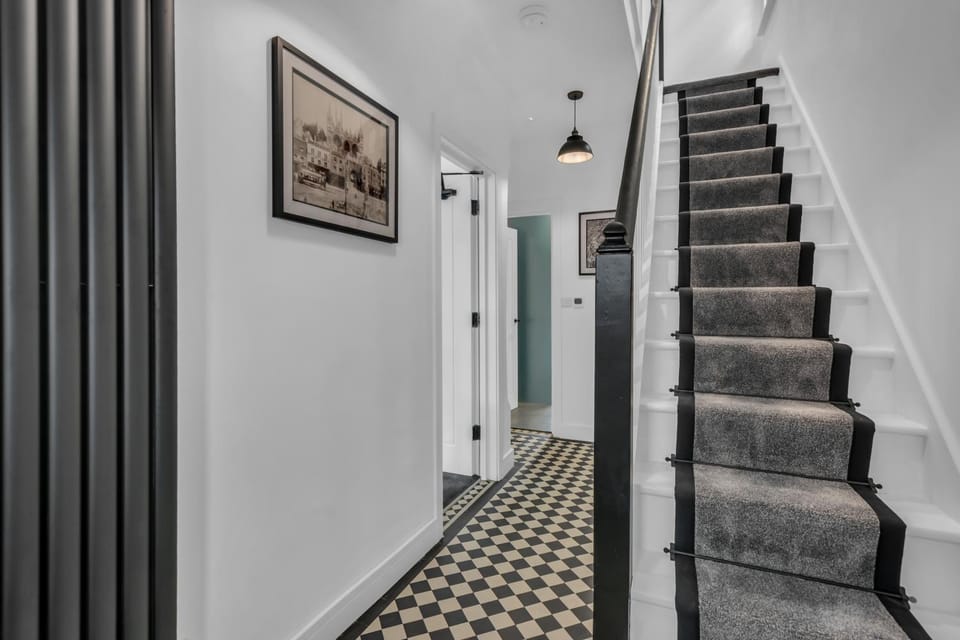 Stanley Park House Peterborough - 3 bed, 3 bathroom, parking, garden House in Huntingdonshire District