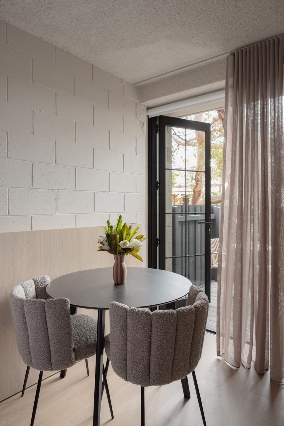 Dining area, Inner courtyard view