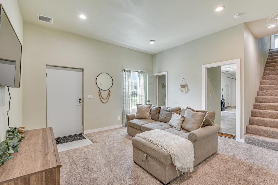 Indoor Recreation Room at Skiatook Vacation Rental House in Oklahoma