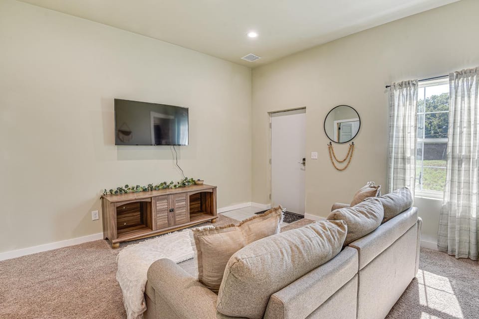 Indoor Recreation Room at Skiatook Vacation Rental House in Oklahoma