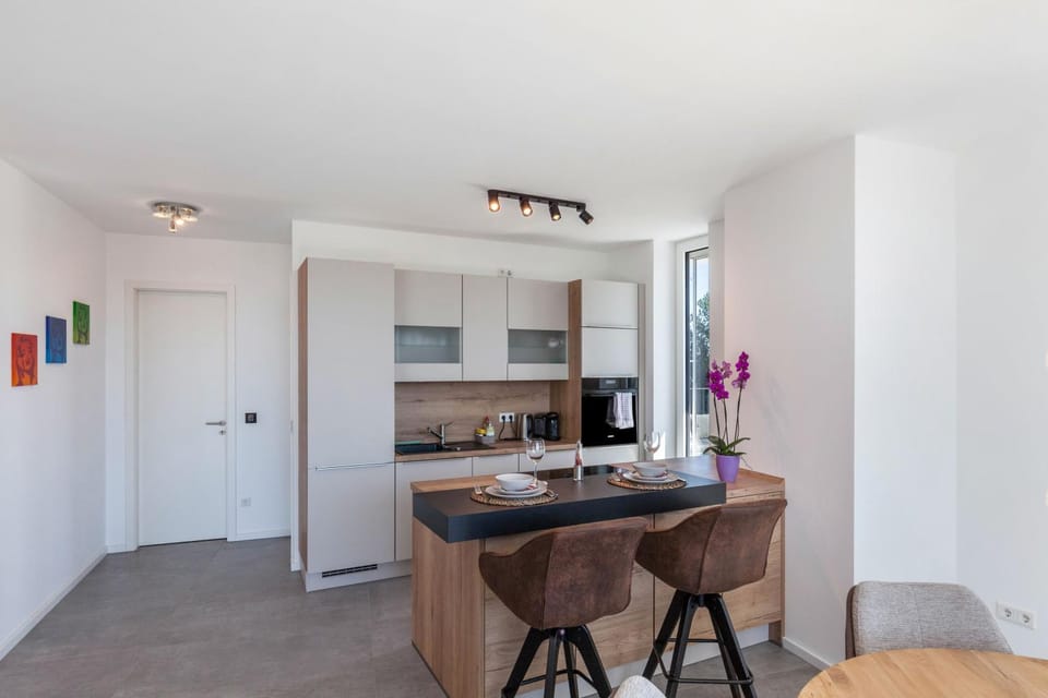 Property building, Kitchen or kitchenette, Living room