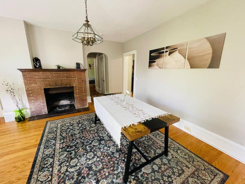 Stylish & Charming 2BR Monthly Discount Apartment in Cheltenham Township