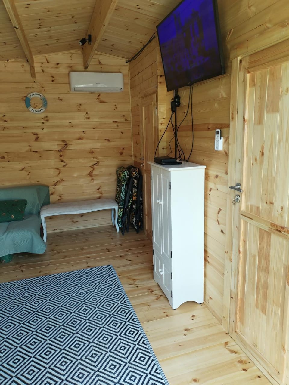 Communal lounge/ TV room, Living room, air conditioner