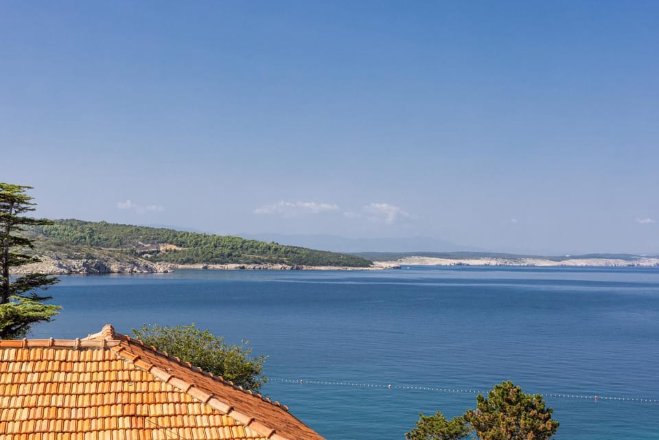 Mountain view, Sea view