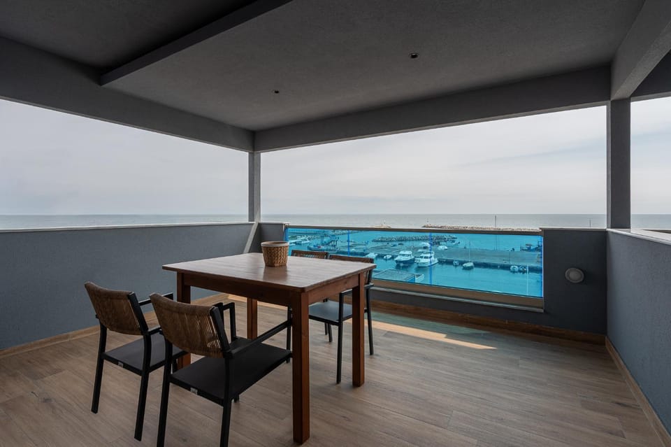 Natural landscape, View (from property/room), Decorative detail, Sea view, Family, heating