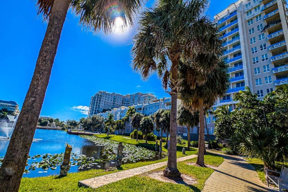 406N Coastal Key Suite 1 Bedroom, Pools, Jacuzzi, Beach, Shops & Dog Friendly House in Boynton Beach