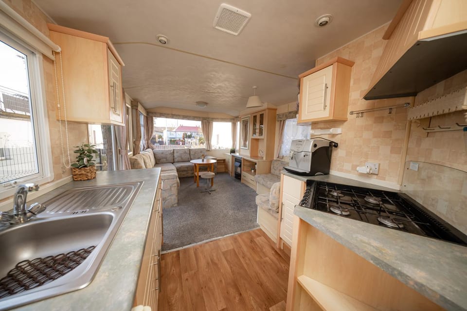 Kitchen or kitchenette, oven