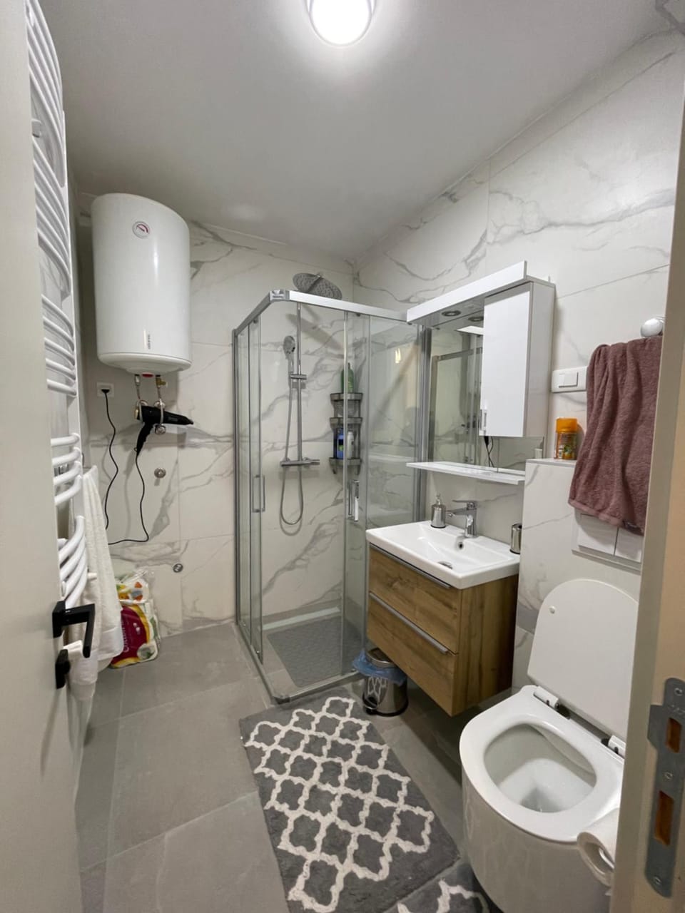 Shower, Toilet, Bathroom, towels