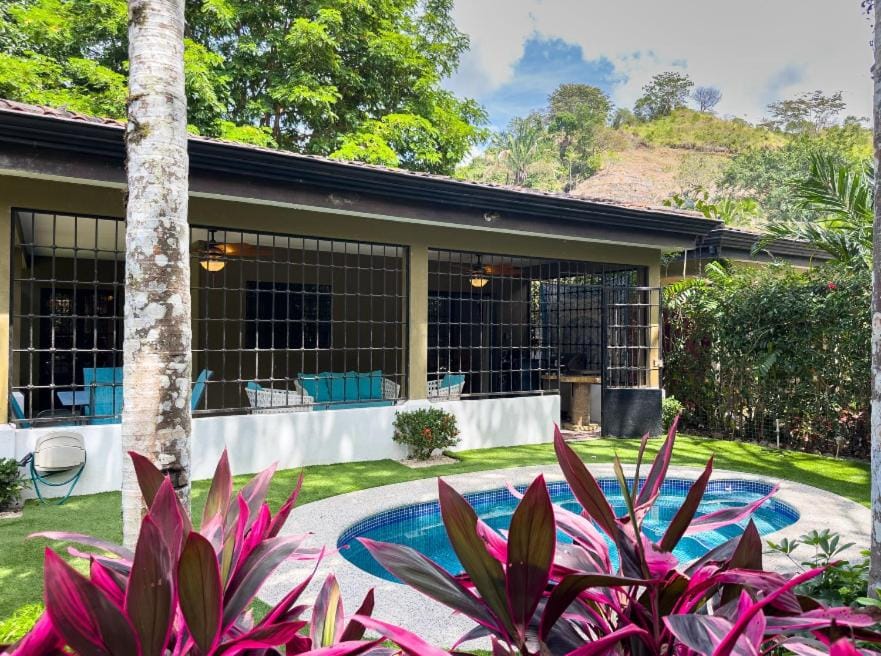 Beautiful 2BR Casita with Pool & Parking House in Jaco