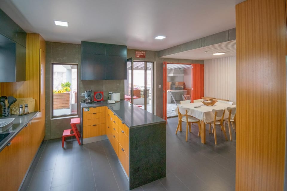 Kitchen or kitchenette, Dining area, oven, stove