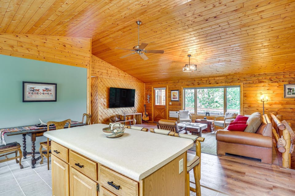 Dubois Riverfront Lodge w/ On-Site Fishing & Views House in Wyoming
