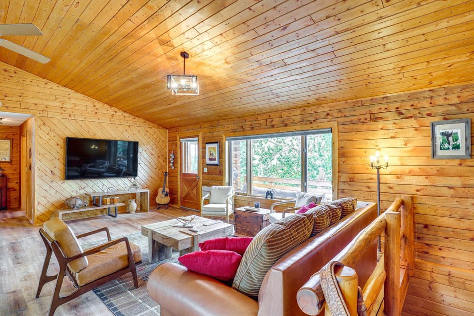 Dubois Riverfront Lodge w/ On-Site Fishing & Views House in Wyoming