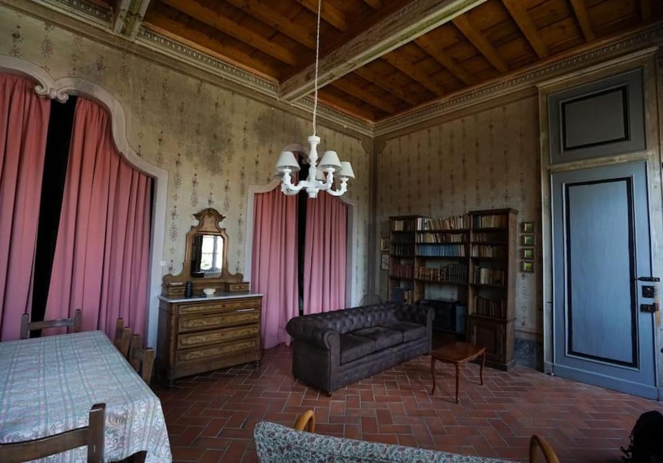 Living room, Photo of the whole room, Lunch