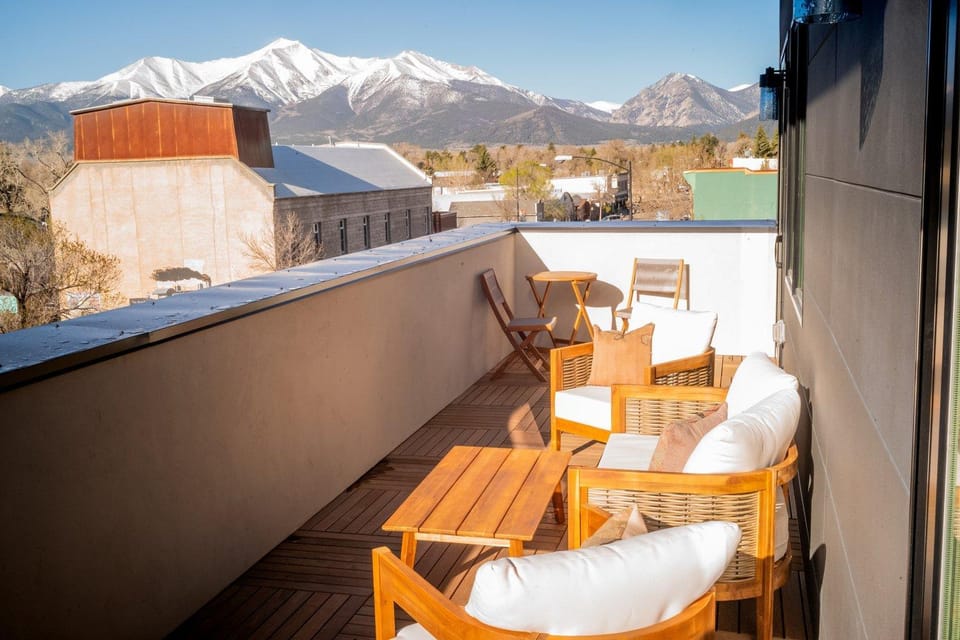 Balcony/Terrace, Balcony/Terrace, Mountain view